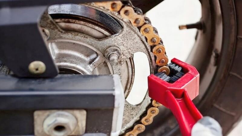 Cleaning dirt bike chain and sprocket